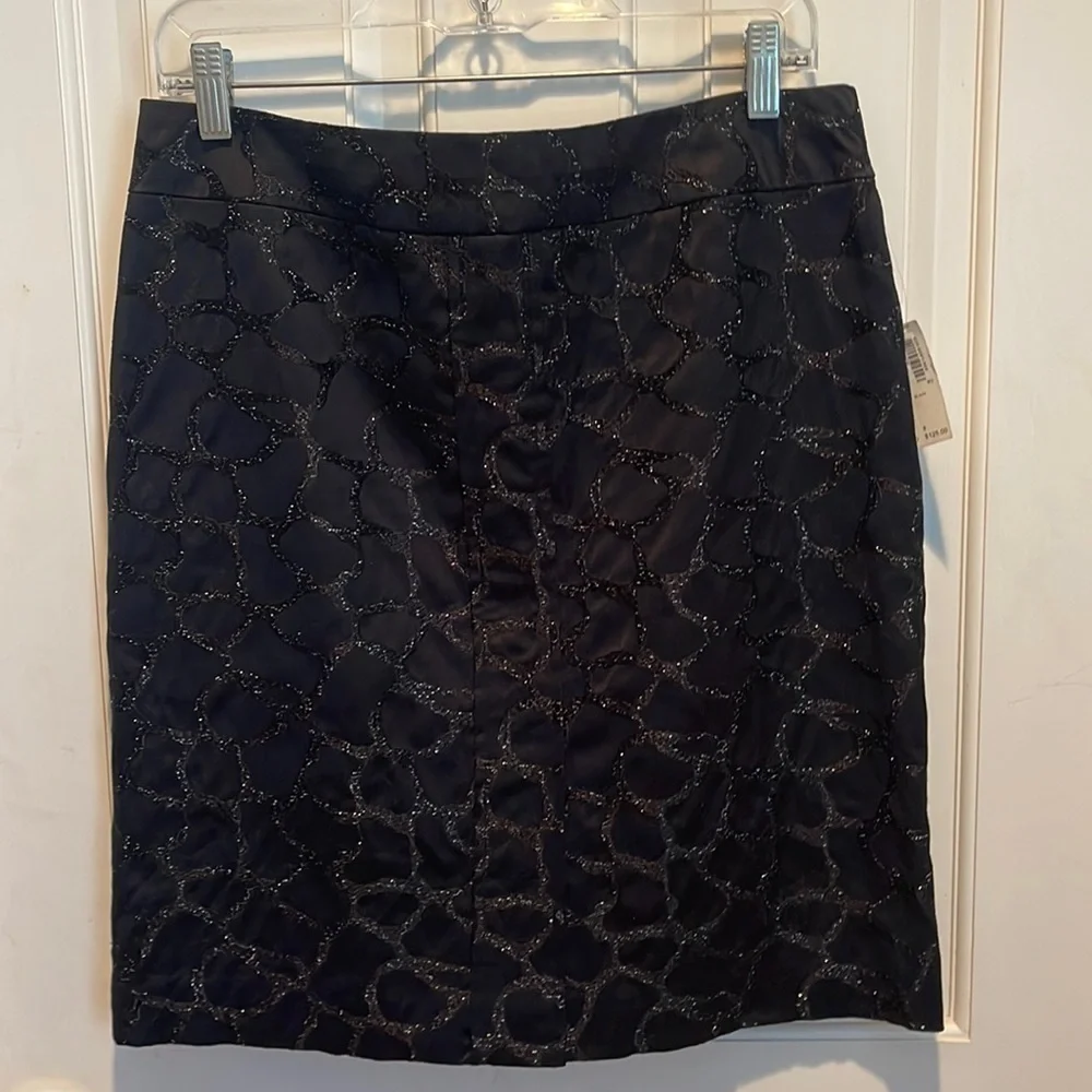 Harold’s NWT 🔥sale🔥black skirt with silver details